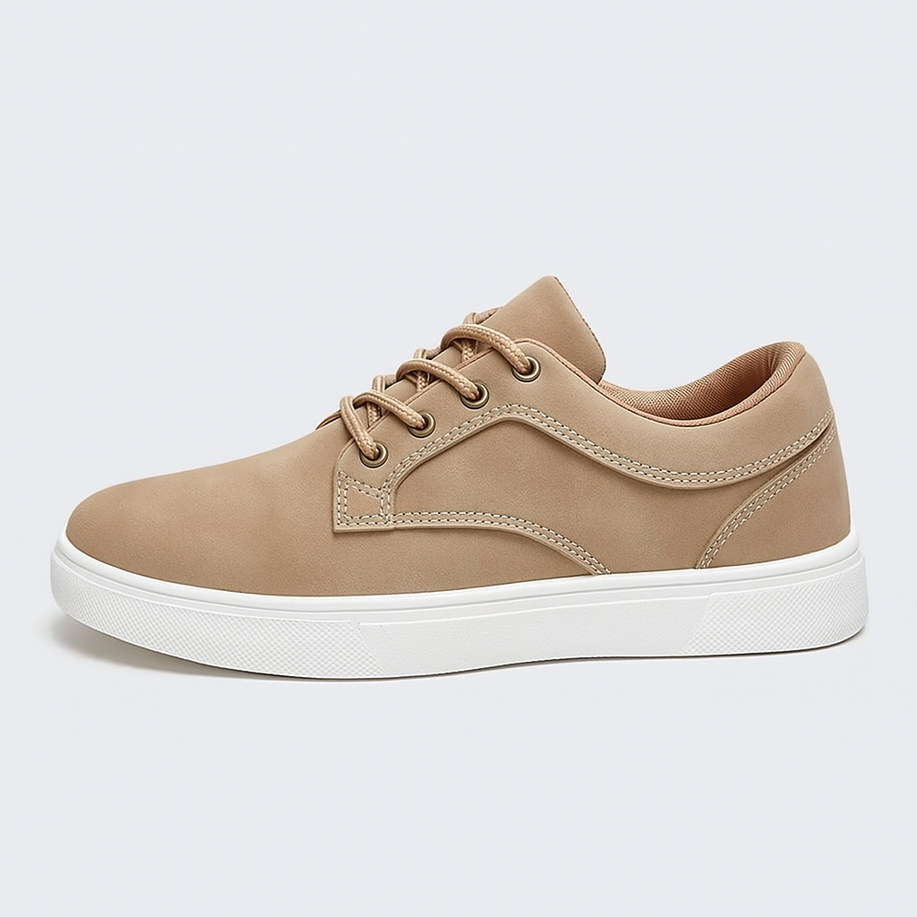Casual lace-up trainer with thick sole